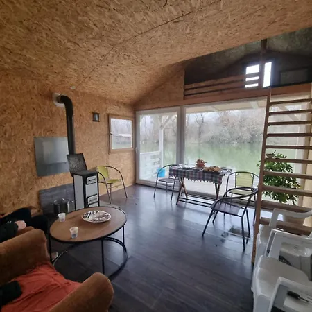 Splav Na Dunavcu Kamp alanı